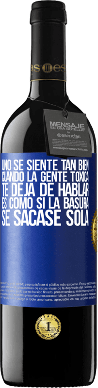 39,95 € | Vino Tinto Edición RED MBE Reserva Uno se siente tan bien cuando la gente tóxica te deja de hablar… Es como si la basura se sacase sola Etiqueta Azul. Etiqueta personalizable Reserva 12 Meses Cosecha 2016 Tempranillo
