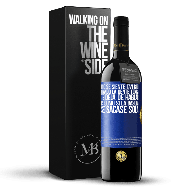 39,95 € Envío gratis | Vino Tinto Edición RED MBE Reserva Uno se siente tan bien cuando la gente tóxica te deja de hablar… Es como si la basura se sacase sola Etiqueta Azul. Etiqueta personalizable Reserva 12 Meses Cosecha 2016 Tempranillo