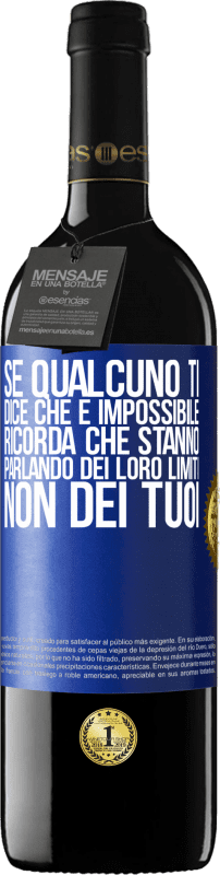 39,95 € | Vino rosso Edizione RED MBE Riserva Se qualcuno ti dice che è impossibile, ricorda che stanno parlando dei loro limiti, non dei tuoi Etichetta Blu. Etichetta personalizzabile Riserva 12 Mesi Raccogliere 2015 Tempranillo