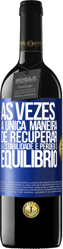 39,95 € | Vinho tinto Edição RED MBE Reserva Às vezes, a única maneira de recuperar a estabilidade é perder o equilíbrio Etiqueta Azul. Etiqueta personalizável Reserva 12 Meses Colheita 2016 Tempranillo