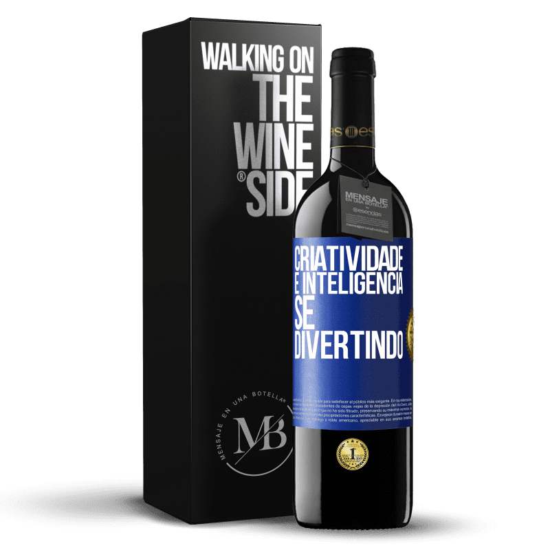 39,95 € Envio grátis | Vinho tinto Edição RED MBE Reserva Criatividade é inteligência se divertindo Etiqueta Azul. Etiqueta personalizável Reserva 12 Meses Colheita 2015 Tempranillo