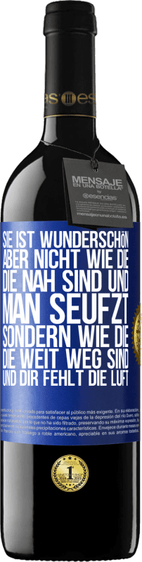 39,95 € | Rotwein RED Ausgabe MBE Reserve Sie ist wunderschön. Aber nicht wie die, die nah sind und man seufzt. Sondern wie die, die weit weg sind und dir fehlt die Luft Blaue Markierung. Anpassbares Etikett Reserve 12 Monate Ernte 2016 Tempranillo