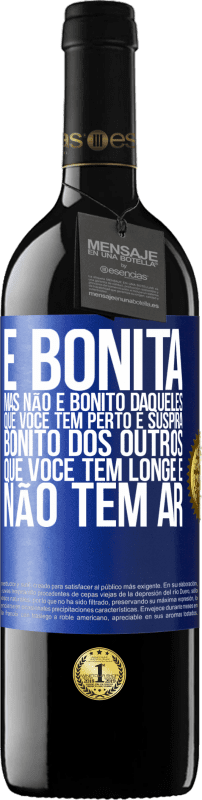 39,95 € | Vinho tinto Edição RED MBE Reserva É bonita. Mas não é bonito daqueles que você tem perto e suspira. Bonito dos outros, que você tem longe e não tem ar Etiqueta Azul. Etiqueta personalizável Reserva 12 Meses Colheita 2016 Tempranillo