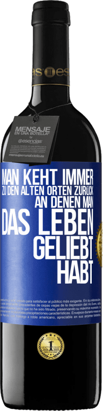 39,95 € Kostenloser Versand | Rotwein RED Ausgabe MBE Reserve Man keht immer zu den alten Orten zurück, an denen man das Leben geliebt habt Blaue Markierung. Anpassbares Etikett Reserve 12 Monate Ernte 2015 Tempranillo