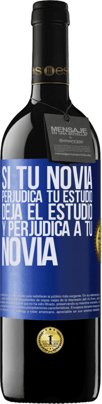 39,95 € | Vino Tinto Edición RED MBE Reserva Si tu novia perjudica tu estudio, deja el estudio y perjudica a tu novia Etiqueta Azul. Etiqueta personalizable Reserva 12 Meses Cosecha 2016 Tempranillo