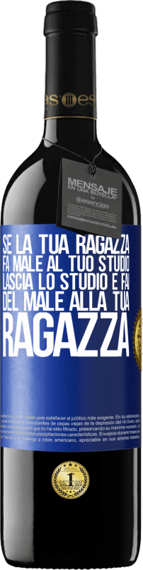 39,95 € | Vino rosso Edizione RED MBE Riserva Se la tua ragazza fa male al tuo studio, lascia lo studio e fai del male alla tua ragazza Etichetta Blu. Etichetta personalizzabile Riserva 12 Mesi Raccogliere 2015 Tempranillo