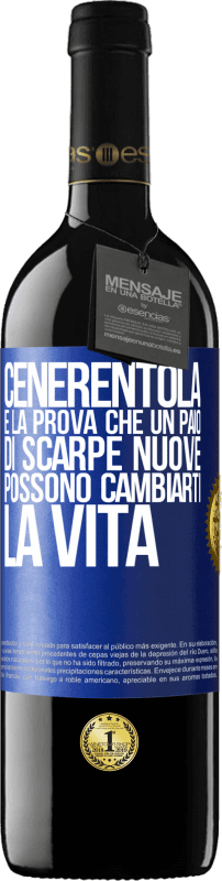 39,95 € Spedizione Gratuita | Vino rosso Edizione RED MBE Riserva Cenerentola è la prova che un paio di scarpe nuove possono cambiarti la vita Etichetta Blu. Etichetta personalizzabile Riserva 12 Mesi Raccogliere 2016 Tempranillo