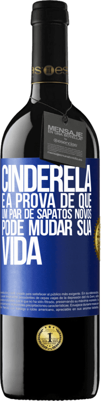 39,95 € | Vinho tinto Edição RED MBE Reserva Cinderela é a prova de que um par de sapatos novos pode mudar sua vida Etiqueta Azul. Etiqueta personalizável Reserva 12 Meses Colheita 2015 Tempranillo