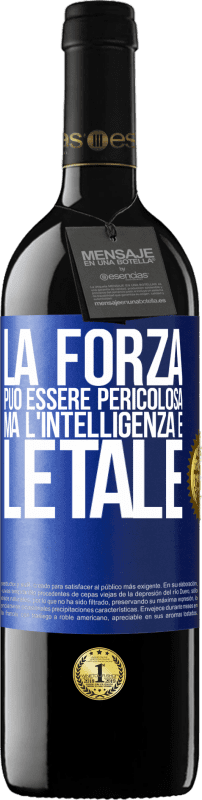 39,95 € Spedizione Gratuita | Vino rosso Edizione RED MBE Riserva La forza può essere pericolosa, ma l'intelligenza è letale Etichetta Blu. Etichetta personalizzabile Riserva 12 Mesi Raccogliere 2016 Tempranillo