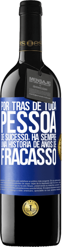 39,95 € | Vinho tinto Edição RED MBE Reserva Por trás de toda pessoa de sucesso, há sempre uma história de anos de fracasso Etiqueta Azul. Etiqueta personalizável Reserva 12 Meses Colheita 2015 Tempranillo