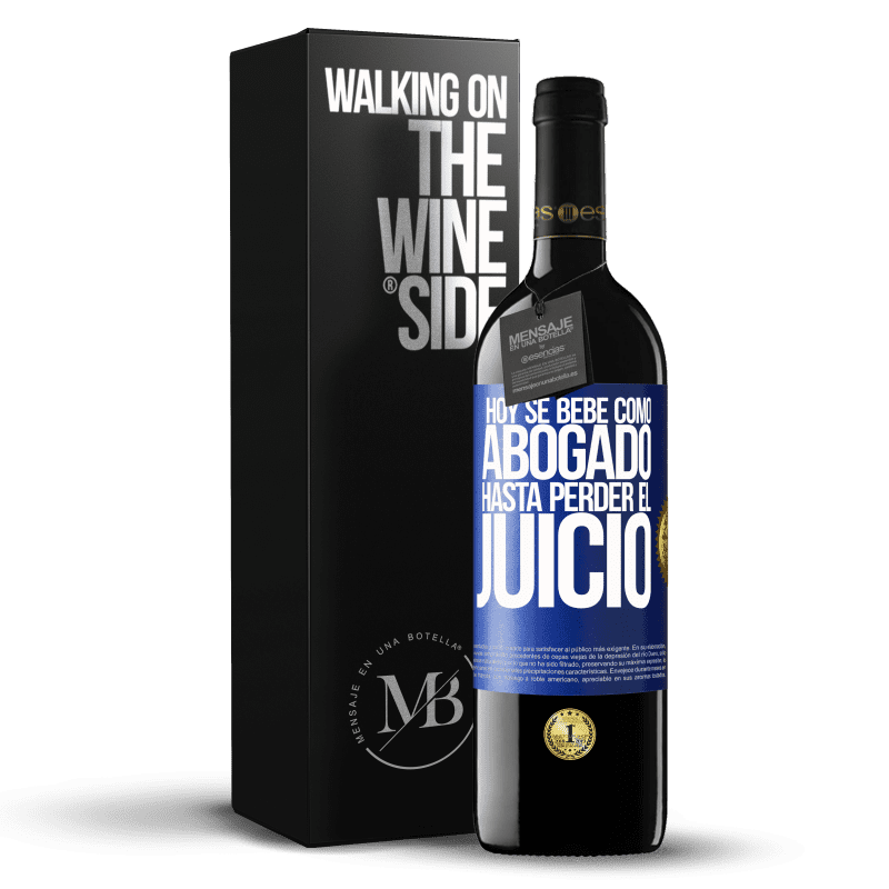 39,95 € Envío gratis | Vino Tinto Edición RED MBE Reserva Hoy se bebe como abogado. Hasta perder el juicio Etiqueta Azul. Etiqueta personalizable Reserva 12 Meses Cosecha 2015 Tempranillo