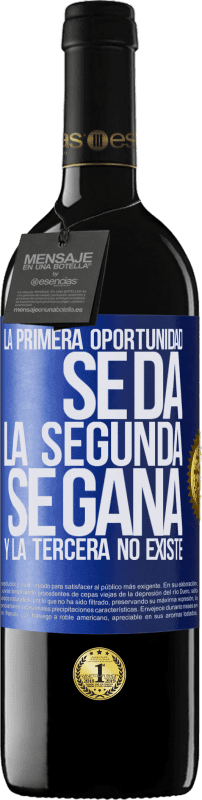 39,95 € | Vino Tinto Edición RED MBE Reserva La primera oportunidad se da, la segunda se gana, y la tercera no existe Etiqueta Azul. Etiqueta personalizable Reserva 12 Meses Cosecha 2015 Tempranillo