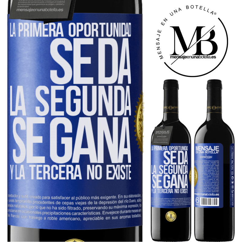 39,95 € Envío gratis | Vino Tinto Edición RED MBE Reserva La primera oportunidad se da, la segunda se gana, y la tercera no existe Etiqueta Azul. Etiqueta personalizable Reserva 12 Meses Cosecha 2014 Tempranillo