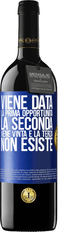 39,95 € | Vino rosso Edizione RED MBE Riserva Viene data la prima opportunità, la seconda viene vinta e la terza non esiste Etichetta Blu. Etichetta personalizzabile Riserva 12 Mesi Raccogliere 2015 Tempranillo