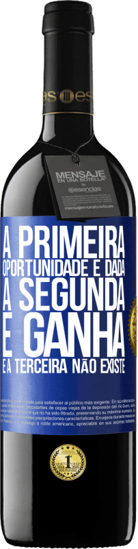 39,95 € Envio grátis | Vinho tinto Edição RED MBE Reserva A primeira oportunidade é dada, a segunda é ganha e a terceira não existe Etiqueta Azul. Etiqueta personalizável Reserva 12 Meses Colheita 2016 Tempranillo