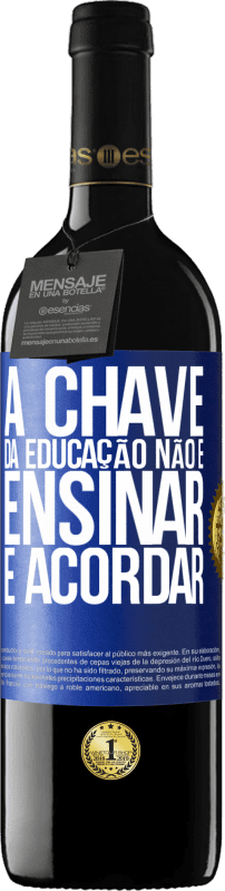 39,95 € Envio grátis | Vinho tinto Edição RED MBE Reserva A chave da educação não é ensinar, é acordar Etiqueta Azul. Etiqueta personalizável Reserva 12 Meses Colheita 2016 Tempranillo
