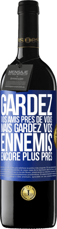 39,95 € Envoi gratuit | Vin rouge Édition RED MBE Réserve Gardez vos amis près de vous, mais gardez vos ennemis encore plus près Étiquette Bleue. Étiquette personnalisable Réserve 12 Mois Récolte 2016 Tempranillo