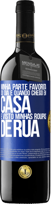 39,95 € | Vinho tinto Edição RED MBE Reserva Minha parte favorita do dia é quando chego em casa e visto minhas roupas de rua Etiqueta Azul. Etiqueta personalizável Reserva 12 Meses Colheita 2016 Tempranillo
