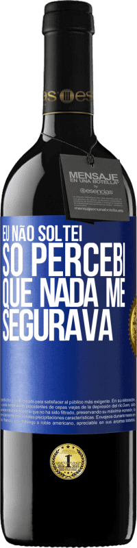 39,95 € | Vinho tinto Edição RED MBE Reserva Eu não soltei, só percebi que nada me segurava Etiqueta Azul. Etiqueta personalizável Reserva 12 Meses Colheita 2015 Tempranillo