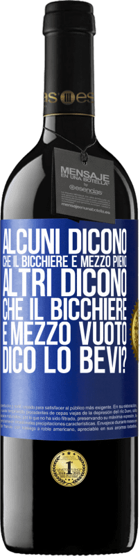 39,95 € Spedizione Gratuita | Vino rosso Edizione RED MBE Riserva Alcuni dicono che il bicchiere è mezzo pieno, altri dicono che il bicchiere è mezzo vuoto. Dico lo bevi? Etichetta Blu. Etichetta personalizzabile Riserva 12 Mesi Raccogliere 2016 Tempranillo