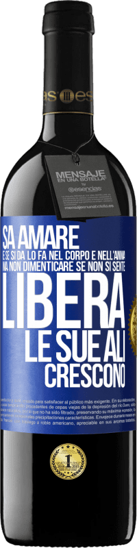 39,95 € Spedizione Gratuita | Vino rosso Edizione RED MBE Riserva Sa amare, e se si dona, lo fa nel corpo e nell'anima. Ma, non dimenticare, se non ti senti libero, le tue ali crescono Etichetta Blu. Etichetta personalizzabile Riserva 12 Mesi Raccogliere 2016 Tempranillo