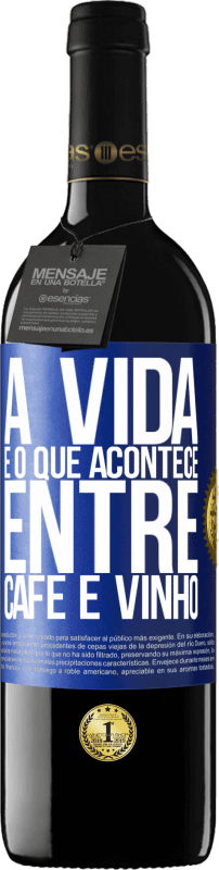 39,95 € | Vinho tinto Edição RED MBE Reserva A vida é o que acontece entre café e vinho Etiqueta Azul. Etiqueta personalizável Reserva 12 Meses Colheita 2014 Tempranillo