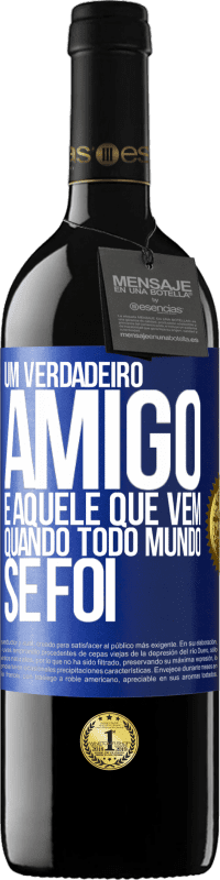 39,95 € Envio grátis | Vinho tinto Edição RED MBE Reserva Um verdadeiro amigo é aquele que vem quando todo mundo se foi Etiqueta Azul. Etiqueta personalizável Reserva 12 Meses Colheita 2015 Tempranillo