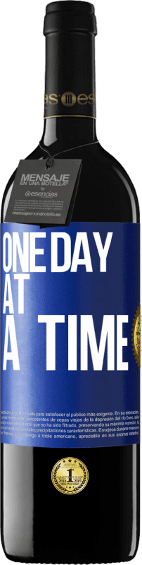 39,95 € | Red Wine RED Edition MBE Reserve One day at a time Blue Label. Customizable label Reserve 12 Months Harvest 2015 Tempranillo