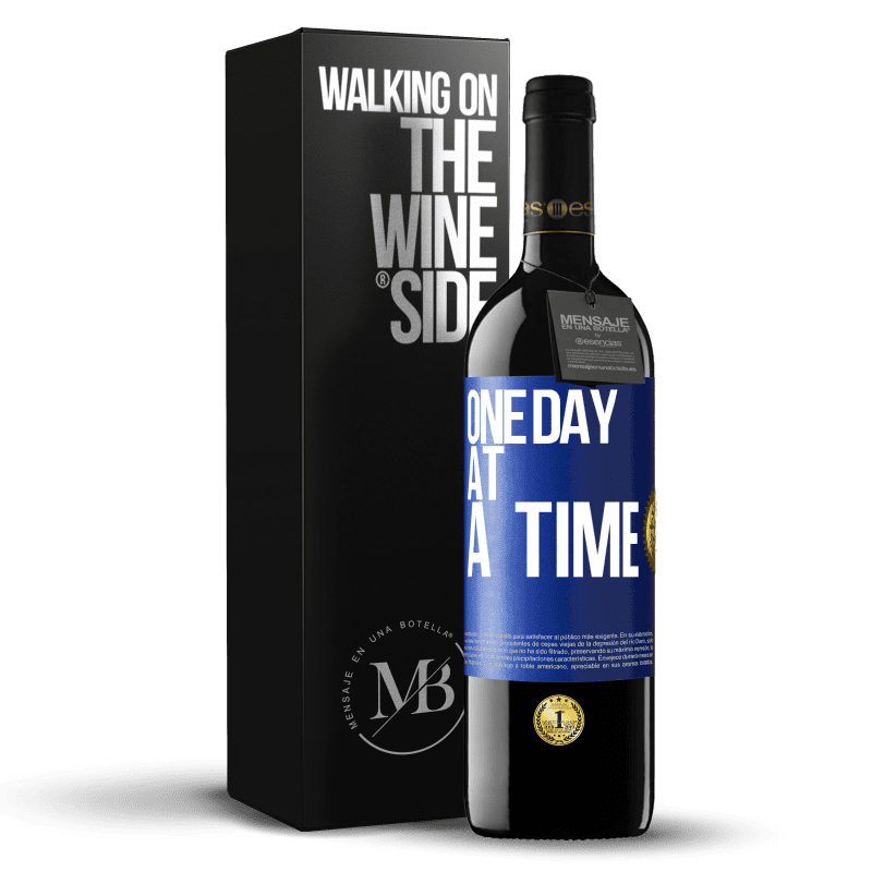 24,95 € Free Shipping | Red Wine RED Edition Crianza 6 Months One day at a time Blue Label. Customizable label Aging in oak barrels 6 Months Harvest 2019 Tempranillo