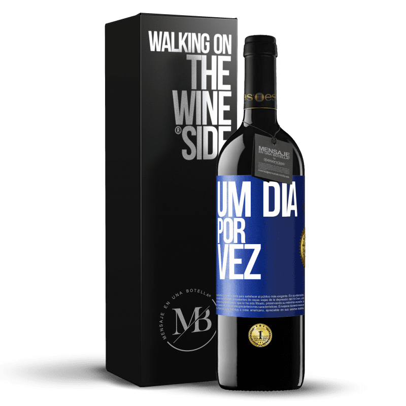 39,95 € Envio grátis | Vinho tinto Edição RED MBE Reserva Um dia por vez Etiqueta Azul. Etiqueta personalizável Reserva 12 Meses Colheita 2015 Tempranillo