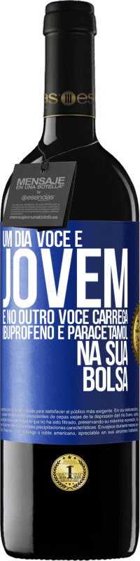 39,95 € Envio grátis | Vinho tinto Edição RED MBE Reserva Um dia você é jovem e no outro você carrega ibuprofeno e paracetamol na sua bolsa Etiqueta Azul. Etiqueta personalizável Reserva 12 Meses Colheita 2016 Tempranillo
