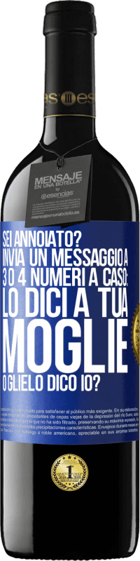 39,95 € Spedizione Gratuita | Vino rosso Edizione RED MBE Riserva Sei annoiato Invia un messaggio a 3 o 4 numeri a caso: lo dici a tua moglie o glielo dico io? Etichetta Blu. Etichetta personalizzabile Riserva 12 Mesi Raccogliere 2014 Tempranillo