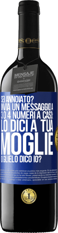 39,95 € Spedizione Gratuita | Vino rosso Edizione RED MBE Riserva Sei annoiato Invia un messaggio a 3 o 4 numeri a caso: lo dici a tua moglie o glielo dico io? Etichetta Blu. Etichetta personalizzabile Riserva 12 Mesi Raccogliere 2016 Tempranillo
