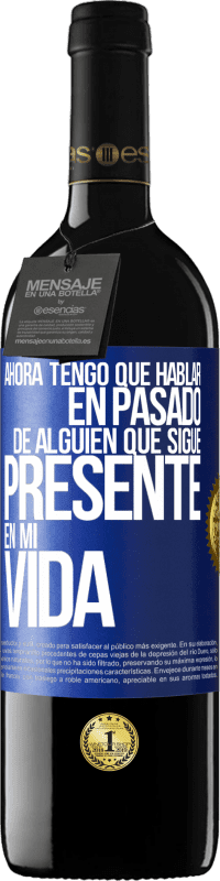 Envío gratis | Vino Tinto Edición RED MBE Reserva Ahora tengo que hablar en pasado de alguien que sigue presente en mi vida Etiqueta Azul. Etiqueta personalizable Reserva 12 Meses Cosecha 2014 Tempranillo