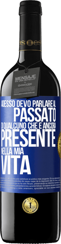39,95 € Spedizione Gratuita | Vino rosso Edizione RED MBE Riserva Adesso devo parlare al passato di qualcuno che è ancora presente nella mia vita Etichetta Blu. Etichetta personalizzabile Riserva 12 Mesi Raccogliere 2016 Tempranillo