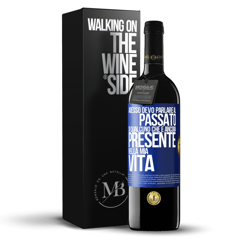 39,95 € Spedizione Gratuita | Vino rosso Edizione RED MBE Riserva Adesso devo parlare al passato di qualcuno che è ancora presente nella mia vita Etichetta Blu. Etichetta personalizzabile Riserva 12 Mesi Raccogliere 2014 Tempranillo