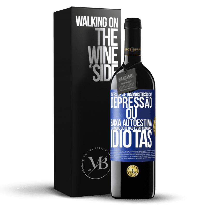 39,95 € Envio grátis | Vinho tinto Edição RED MBE Reserva Antes de se diagnosticar com depressão ou baixa autoestima, certifique-se de não estar rodeado de idiotas Etiqueta Azul. Etiqueta personalizável Reserva 12 Meses Colheita 2016 Tempranillo