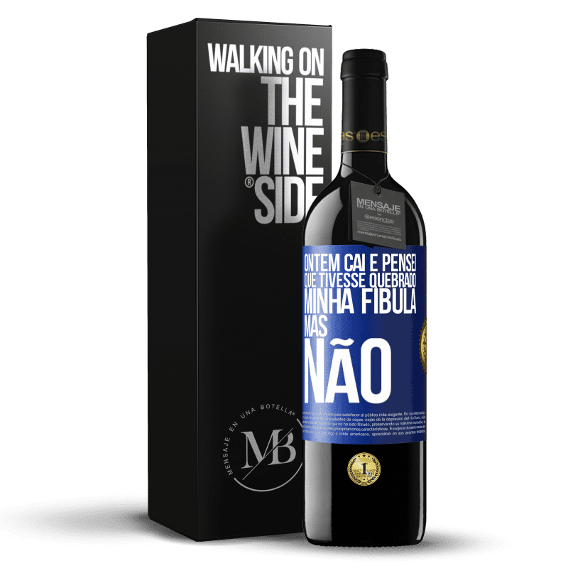 39,95 € Envio grátis | Vinho tinto Edição RED MBE Reserva Ontem caí e pensei que tivesse quebrado minha fíbula. Mas não Etiqueta Azul. Etiqueta personalizável Reserva 12 Meses Colheita 2014 Tempranillo