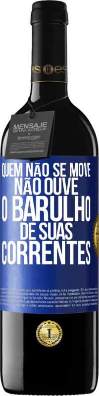 39,95 € | Vinho tinto Edição RED MBE Reserva Quem não se move não ouve o barulho de suas correntes Etiqueta Azul. Etiqueta personalizável Reserva 12 Meses Colheita 2015 Tempranillo