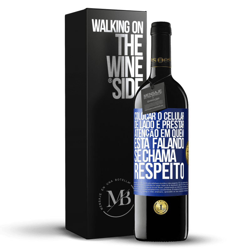 39,95 € Envio grátis | Vinho tinto Edição RED MBE Reserva Colocar o celular de lado e prestar atenção em quem está falando se chama RESPEITO Etiqueta Azul. Etiqueta personalizável Reserva 12 Meses Colheita 2014 Tempranillo