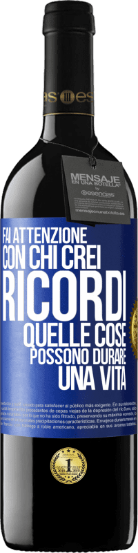 39,95 € | Vino rosso Edizione RED MBE Riserva Fai attenzione con chi crei ricordi. Quelle cose possono durare una vita Etichetta Blu. Etichetta personalizzabile Riserva 12 Mesi Raccogliere 2015 Tempranillo