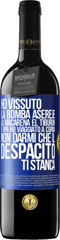 39,95 € Spedizione Gratuita | Vino rosso Edizione RED MBE Riserva Ho vissuto La bomba, Aserejé, La Macarena, El Tiburon e Opá, ho viaggiato a corrá. Non darmi che il Despacito ti stanca Etichetta Blu. Etichetta personalizzabile Riserva 12 Mesi Raccogliere 2014 Tempranillo