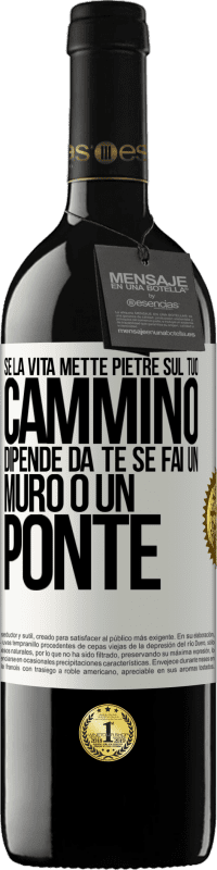 39,95 € | Vino rosso Edizione RED MBE Riserva Se la vita mette pietre sul tuo cammino, dipende da te se fai un muro o un ponte Etichetta Bianca. Etichetta personalizzabile Riserva 12 Mesi Raccogliere 2014 Tempranillo