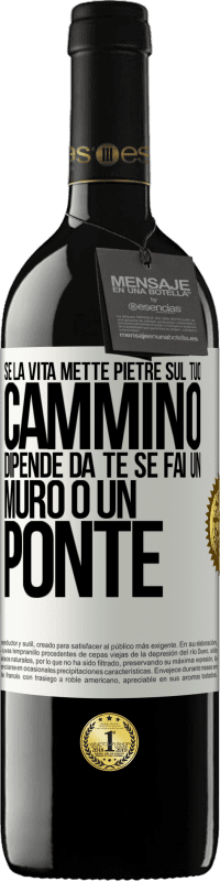 39,95 € Spedizione Gratuita | Vino rosso Edizione RED MBE Riserva Se la vita mette pietre sul tuo cammino, dipende da te se fai un muro o un ponte Etichetta Bianca. Etichetta personalizzabile Riserva 12 Mesi Raccogliere 2016 Tempranillo