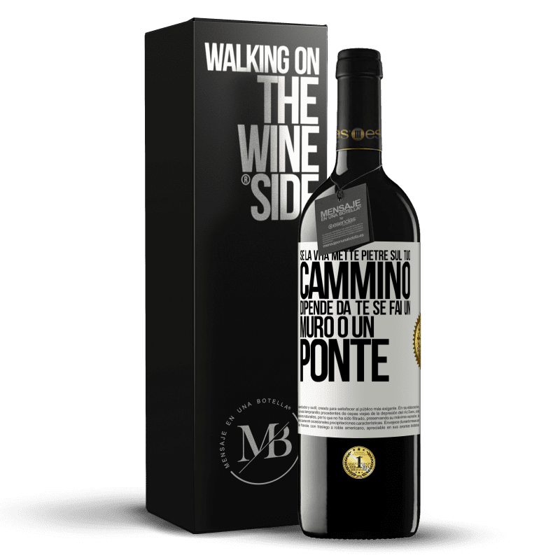 39,95 € Spedizione Gratuita | Vino rosso Edizione RED MBE Riserva Se la vita mette pietre sul tuo cammino, dipende da te se fai un muro o un ponte Etichetta Bianca. Etichetta personalizzabile Riserva 12 Mesi Raccogliere 2016 Tempranillo