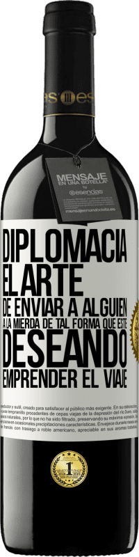 39,95 € Envío gratis | Vino Tinto Edición RED MBE Reserva Diplomacia. El arte de enviar a alguien a la mierda de tal forma que esté deseando emprender el viaje Etiqueta Blanca. Etiqueta personalizable Reserva 12 Meses Cosecha 2016 Tempranillo