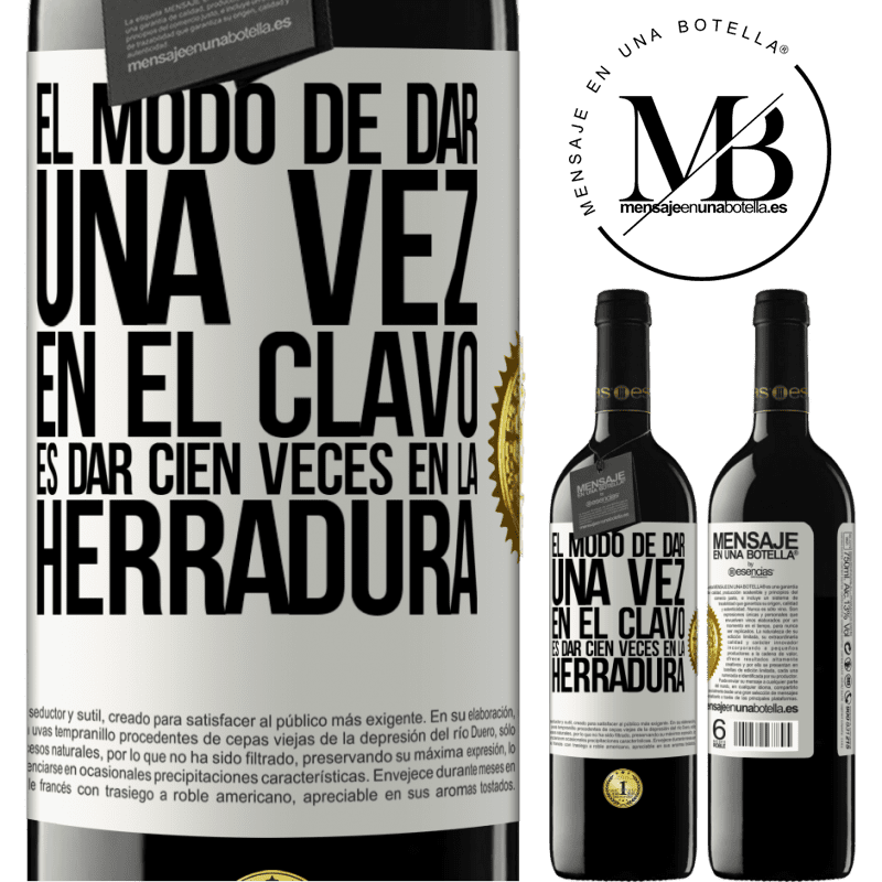 39,95 € Envío gratis | Vino Tinto Edición RED MBE Reserva El modo de dar una vez en el clavo, es dar cien veces en la herradura Etiqueta Blanca. Etiqueta personalizable Reserva 12 Meses Cosecha 2014 Tempranillo