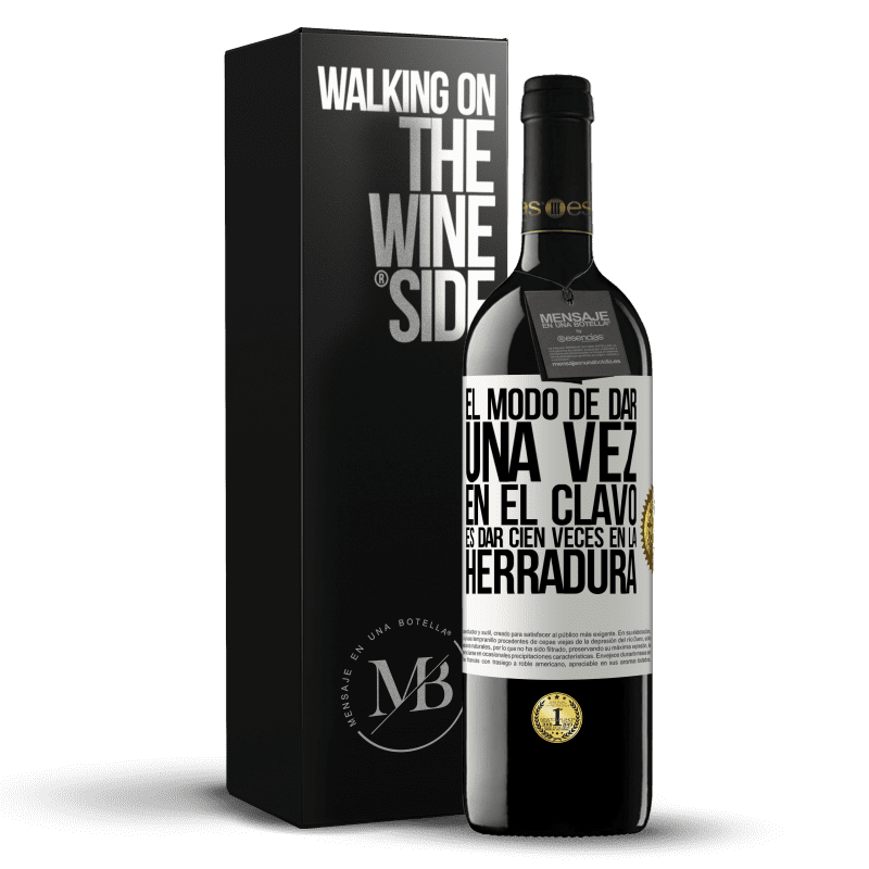 39,95 € Envío gratis | Vino Tinto Edición RED MBE Reserva El modo de dar una vez en el clavo, es dar cien veces en la herradura Etiqueta Blanca. Etiqueta personalizable Reserva 12 Meses Cosecha 2014 Tempranillo