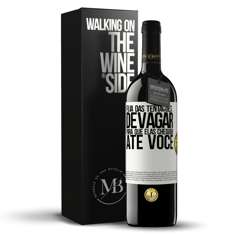 39,95 € Envio grátis | Vinho tinto Edição RED MBE Reserva Fuja das tentações ... devagar, para que elas cheguem até você Etiqueta Branca. Etiqueta personalizável Reserva 12 Meses Colheita 2014 Tempranillo