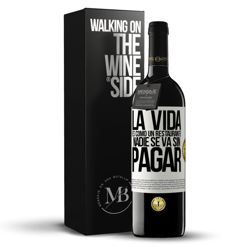 39,95 € Envío gratis | Vino Tinto Edición RED MBE Reserva La vida es como un restaurante, nadie se va sin pagar Etiqueta Blanca. Etiqueta personalizable Reserva 12 Meses Cosecha 2015 Tempranillo